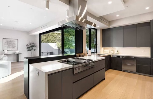 Woodbury House | Luxury Glendale Hillside Retreat w/Views, Spa & BBQ