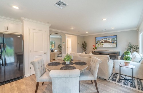 Manteca House | Luxury Golf Course Retreat With Stunning Views Of Fairway & Ponds