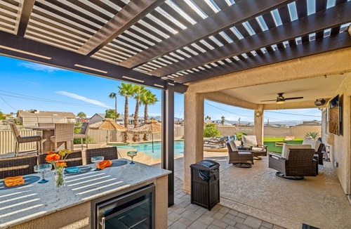 Lake Havasu City House | Luxury Havasu Private Pool & Outdoor Bar/TV, boat parking