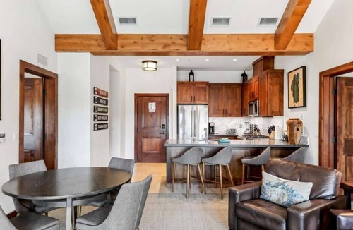 Lakeside Park Condo | Luxury@Heavenly, Arcade, PS5, Bunks, Pool+Hot Tub