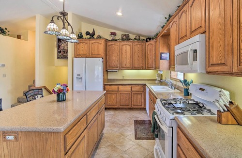Woodlands House | Luxury Home w/ Woodfire Hot Tub & Starlink