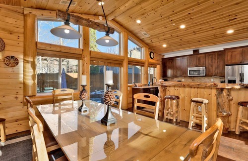 Castle Glen Estates Cabin | Luxury Morning Star Log Cabin | Hot Tub, Firepit, Game Room & Minutes to Skiing