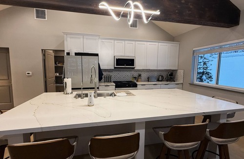 Pla-Vada Woodlands House | Luxury mountain retreat near Donner Pass Road- Sleeps 12
