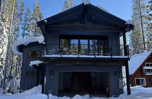 Pla-Vada Woodlands House | Luxury mountain retreat near Donner Pass Road- Sleeps 12
