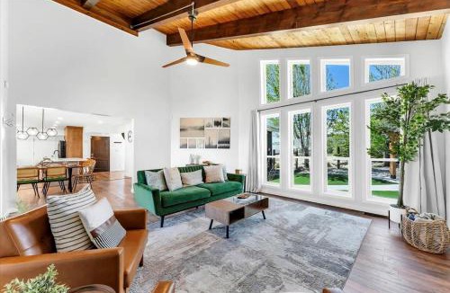Reno House | Luxury Mountain View Retreat with Swim Spa, Hot Tub & Mini Golf Sleeps 8