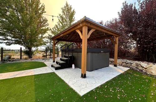 Reno House | Luxury Mountain View Retreat with Swim Spa, Hot Tub & Mini Golf Sleeps 8