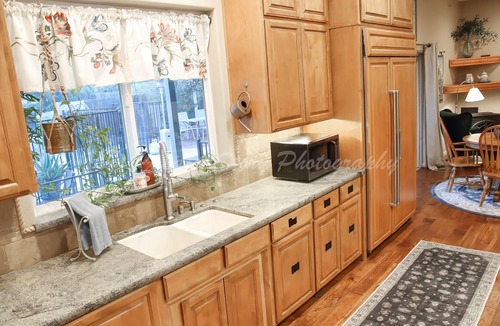 Visalia Other | Luxury Orchard Estate Retreat – Private Wings Fast Wi-Fi Convenient Location