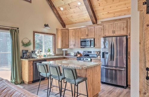 Mi-Wuk Village Cottage | Luxury Retreat: Custom Mi-wuk Village Cabin!