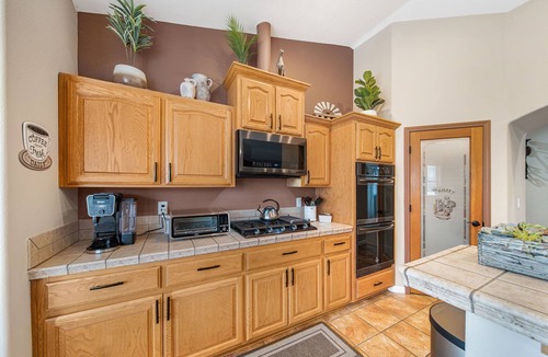 Mira Loma House | Luxury Retreat near golf, fishing, raceway, UTV great for Large Families,Dogs OK