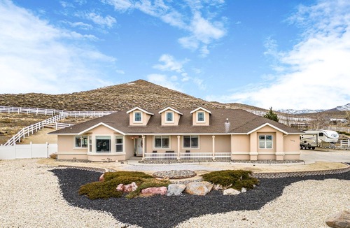 Mira Loma House | Luxury Retreat near golf, fishing, raceway, UTV great for Large Families,Dogs OK