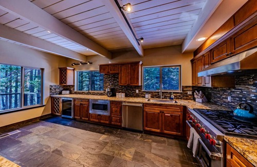 South Lake Tahoe House | Luxury Slopeside Ski Haus | Hot Tub + Sauna | 12P