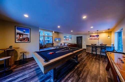 South Lake Tahoe House | Luxury Slopeside Ski Haus | Hot Tub + Sauna | 12P