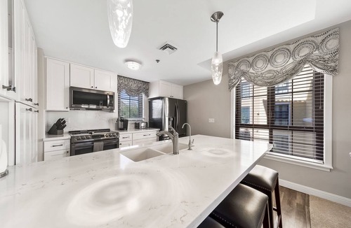 Lake Las Vegas Condo | Luxury Suite: Wake to Lake & Pool Views