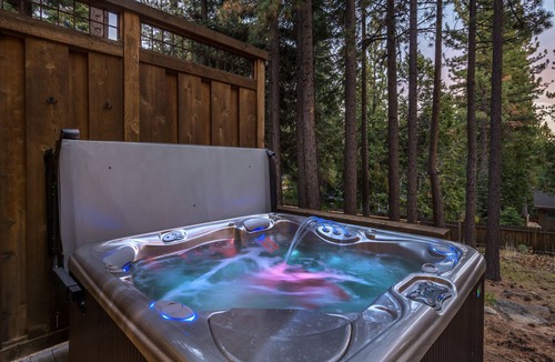 Dollar Point House | Luxury Tahoe City Home, Hot Tub, Pool Table, Ensuite Bathrooms