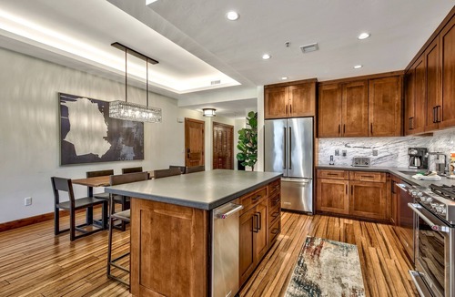 Lakeside Park Condo | Luxury Three Bedroom Residence steps from Heavenly Village by RedAwning
