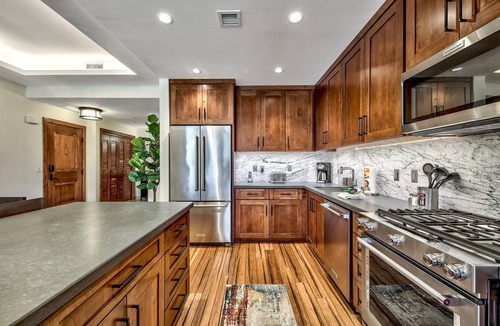 Lakeside Park Condo | Luxury Three Bedroom Residence steps from Heavenly Village by RedAwning