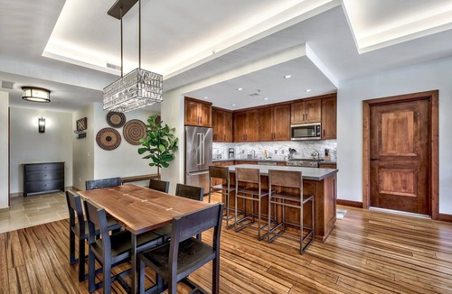 Lakeside Park Condo | Luxury Three Bedroom Residence steps from Heavenly Village by RedAwning
