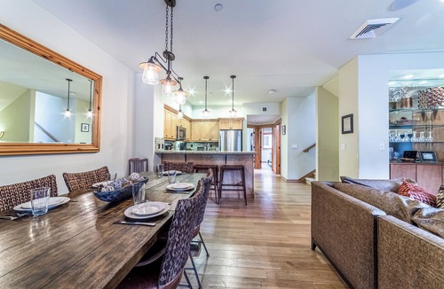 Woodwinds House | Luxury Townhome w/Jacuzzi & Private Patio 413