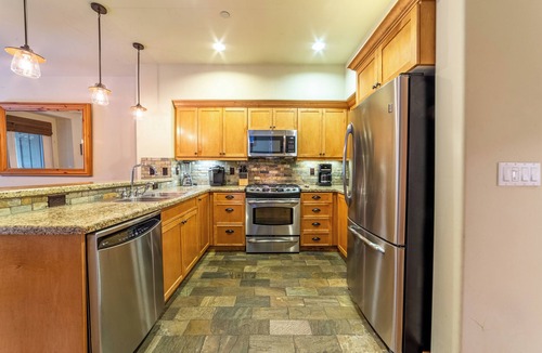 Woodwinds House | Luxury Townhome w/Jacuzzi & Private Patio 413