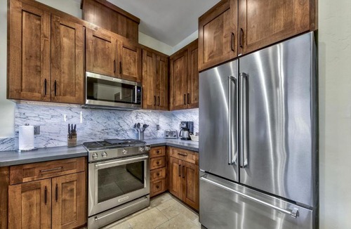 Lakeside Park Apartment | Luxury Two Bedroom Residence steps from Heavenly Village condo