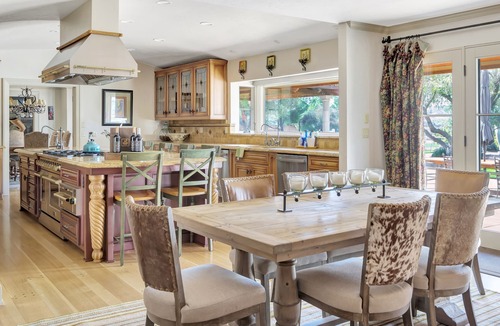 Paso Robles House | Luxury Villa: Pool, Hot Tub, Pickleball, Ping-Pong & Bocce. 10 min to downtown!