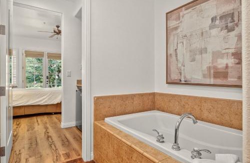 La Quinta Hotel | LV035 Downstairs Pet-Friendly Legacy Villas Studio