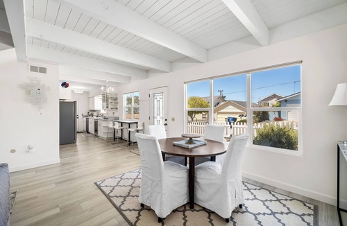 Park Hill House | Magical Home on the Hill with Ocean Views - two Queen beds and one full bed
