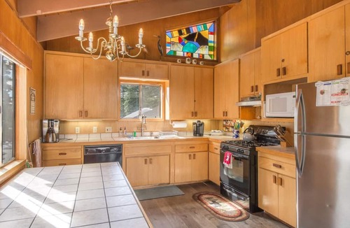 Tahoma House | Mahogany by AvantStay | Snowbird Cabin w/ Full Chamberlands Access!