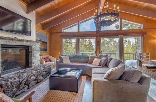 Tahoma House | Mahogany by AvantStay | Snowbird Cabin w/ Full Chamberlands Access!