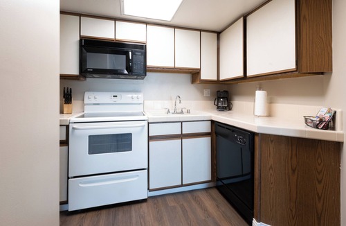 Capistrano Beach Hotel | Make Your Trip More Enjoyable! 2 Relaxing Units, Free Parking, Outdoor Pool