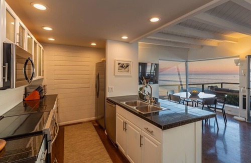 Malibu House | Malibu Beach House, on the Sand, Primary on the water
