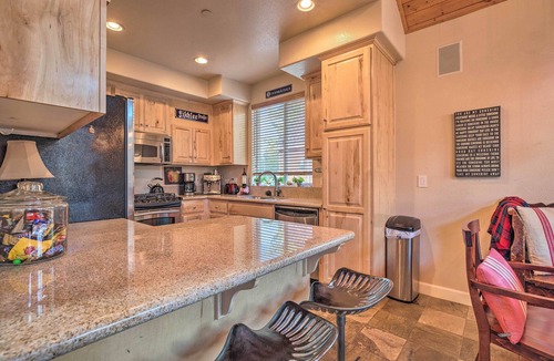 Mammoth Lakes House | Mammoth Lakes Townhome - 10-Min Walk to Village!