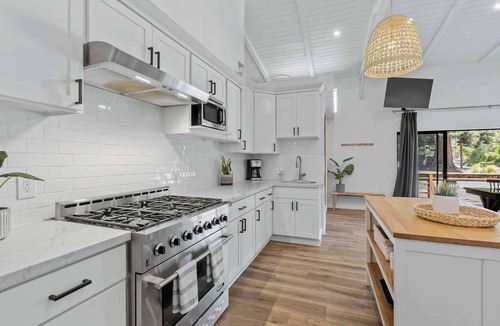La Selva Beach Apartment | Manresa Surf House -2 bedroom- Hot Tub- Fire Pits
