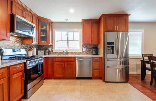 Northside House | Marbella Lane - 3BR UpprLvl Home 11-Min to Levi's
