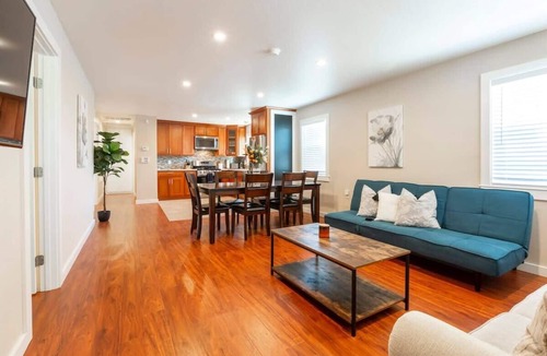 Northside House | Marbella Lane - 3BR UpprLvl Home 11-Min to Levi's