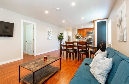Northside House | Marbella Lane - 3BR UpprLvl Home 11-Min to Levi's