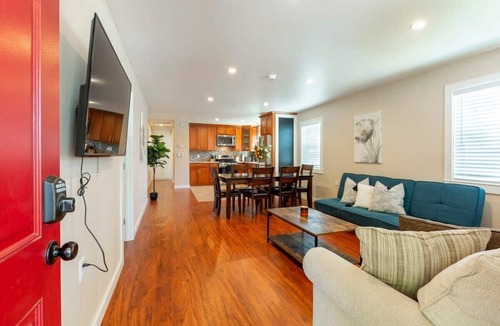 Northside House | Marbella Lane - 3BR UpprLvl Home 11-Min to Levi's