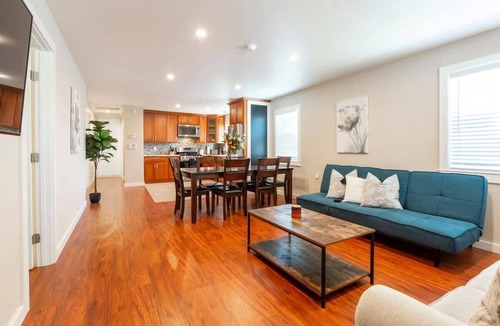 Northside House | Marbella Lane - 3BR UpprLvl DTWN SJ Ldry