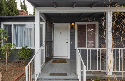 Redwood City House | Marbella Lane - 5BR House DTWN RWC Parking
