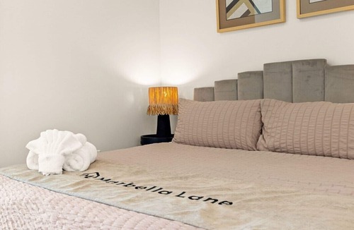 Waterfront Apartment | @ Marbella Lane - Cozy Retreat: 1BR in Long Beach