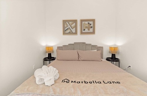 Waterfront Apartment | @ Marbella Lane - Cozy Retreat: 1BR in Long Beach