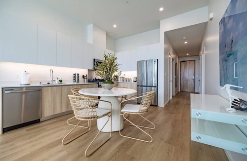 Waterfront Apartment | @ Marbella Lane - Sleek Corner Ocean View