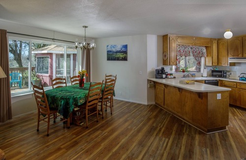 Mariposa House | MARIPOSA DREAM VIEW MOUNTAIN HOUSE- 36 miles to Yosemite park entrance!