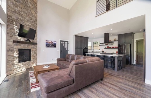 Fish Camp House | Mariposa Grove Creekside Retreat - To be featured on Staycation in 2026!