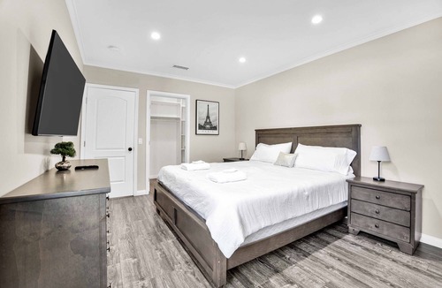 Tarzana House | Martha by AvantStay | Brand New LA Valley Home