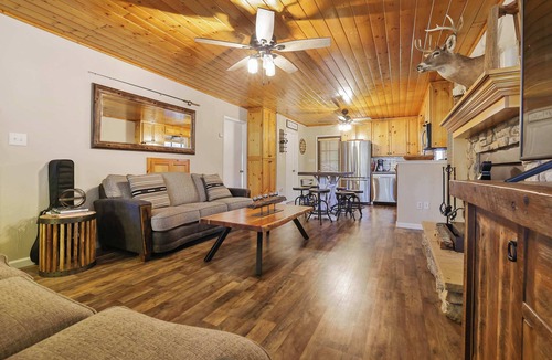 Springville Cabin | Martin Cabin @Pierpoint By Trail of Giants