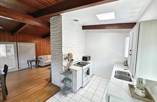 East Manhattan Beach Apartment | MB Gem 2 - 1.3Miles To Beach, Close To LAX & Park