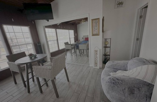 East Manhattan Beach Apartment | MB Gem 3 - 1.3Miles To Beach, Close To LAX & Park