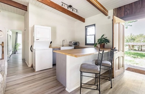 Kernville House | Meadowlands Cottage, Horse Ranch with Wood Burning Stove and a River, Hot Tub