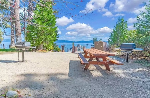 Sunnyside Cabin | Meadows Cabin a Luxe 3-bedroom cabin in Tahoe City perfect for your getaway